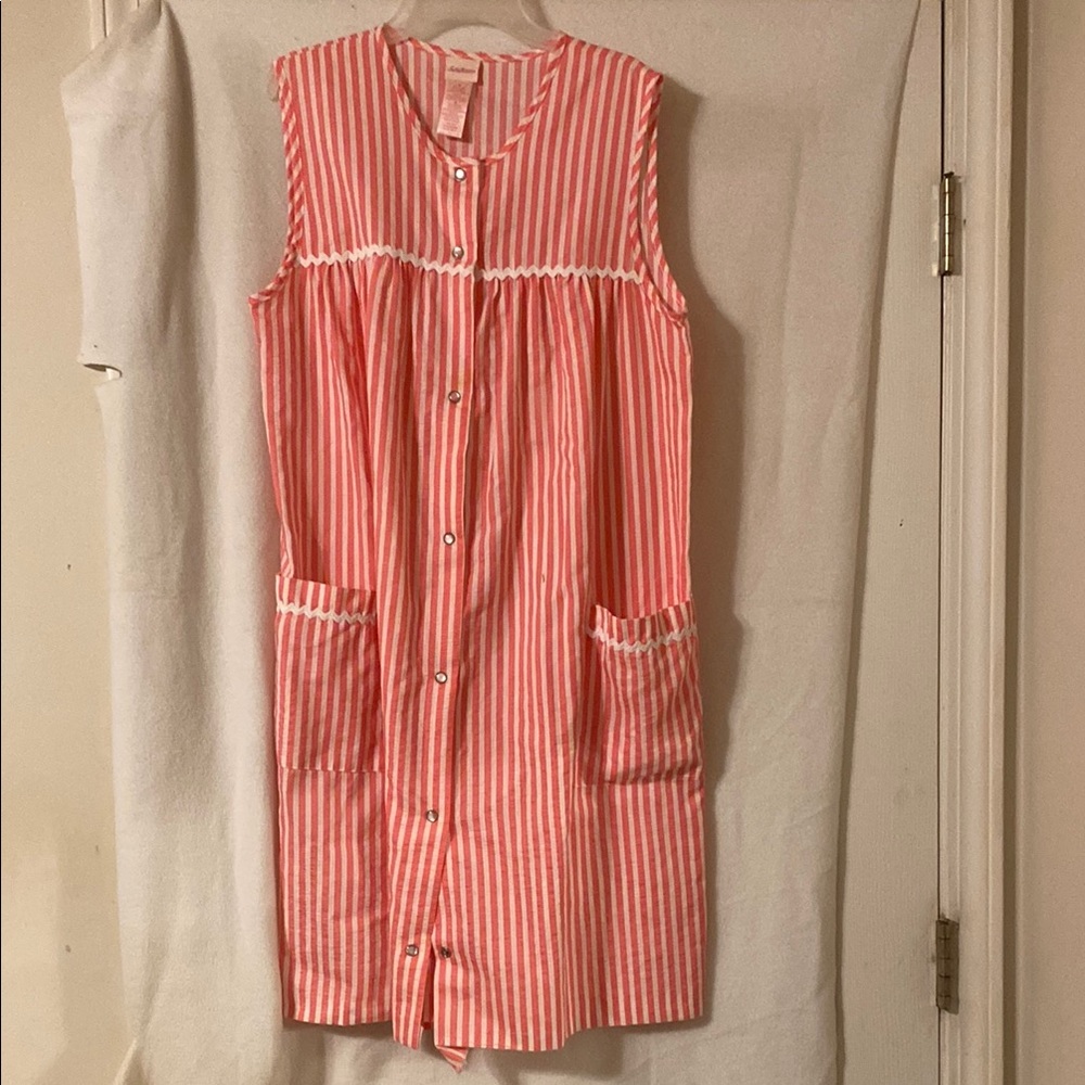 💫 Pink and White Striped Sleeveless Dress